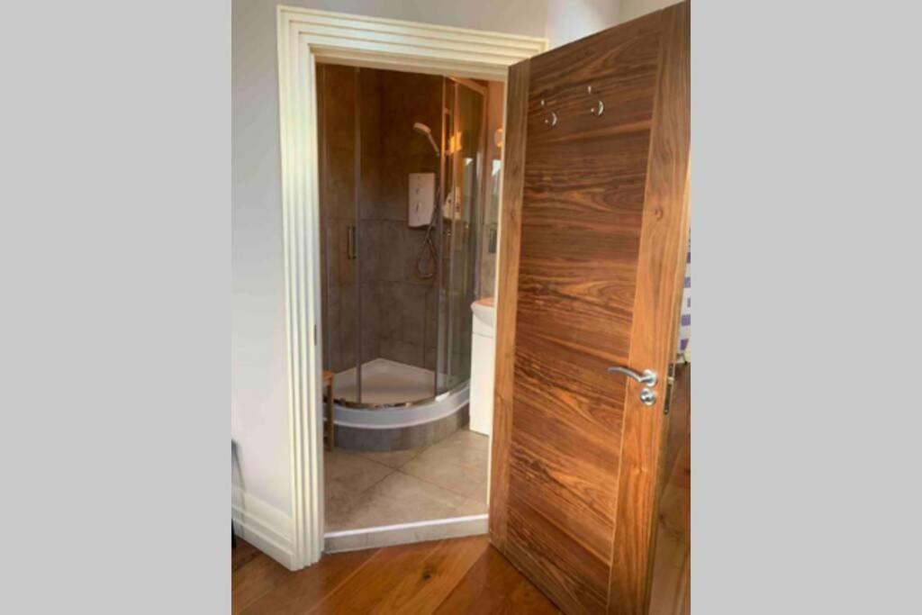 Centre Of Dingle Town - Luxury Holiday Apartment ภายนอก รูปภาพ